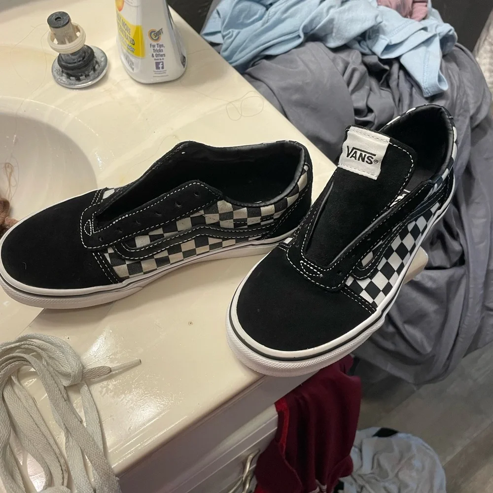 Vans - Picture 2 of 6